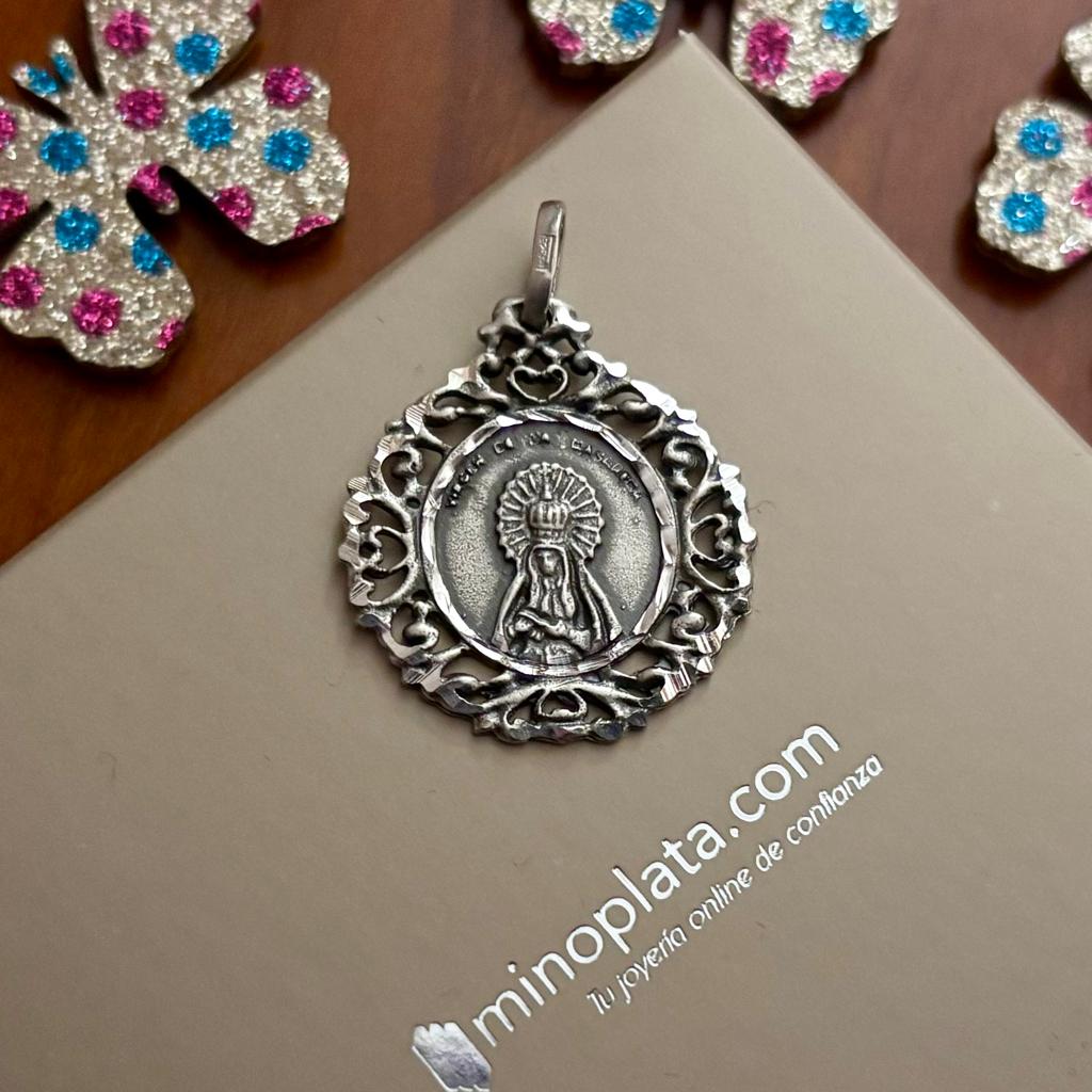 Medalla Virgen Macarena de Plata de ley envejecida 25mm 4